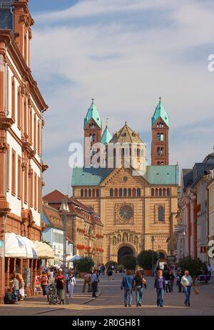 Maximilianstrasse e Cattedrale di Speyer (Cattedrale Imperiale Basilica dell'Assunzione e Santo Stefano), Speyer, Renania-Palatinato, Germania Foto Stock