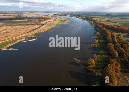 Ripresa aerea del fiume Elba, nei pressi di Schnackenburg, Gartow, bassa Sassonia, Germania Foto Stock