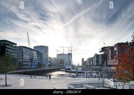 Vista dalle terrazze di Magellano verso Sandtorkai (ri.) E Kaiserkai (le.), Sandtorhafen, città portuale, città anseatica di Amburgo, Germania, Europa Foto Stock