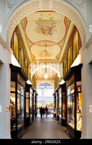 Mellin-Passage, il passaggio più antico e più piccolo di Amburgo, con dipinti in stile Liberty sul soffitto, città anseatica di Amburgo, Germania, Europa Foto Stock