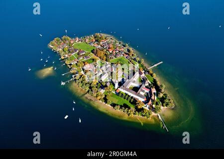 Veduta aerea dell'Abbazia di Frauenchiemsee, Fraueninsel, Chiemsee, Chiemgau, alta Baviera, Baviera, Germania Foto Stock