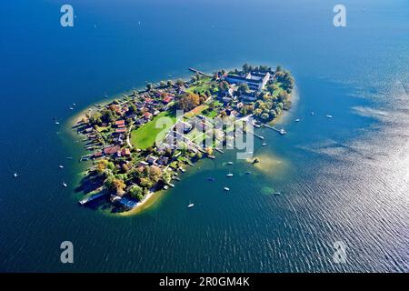 Veduta aerea dell'Abbazia di Frauenchiemsee, Fraueninsel, Chiemsee, Chiemgau, alta Baviera, Baviera, Germania Foto Stock