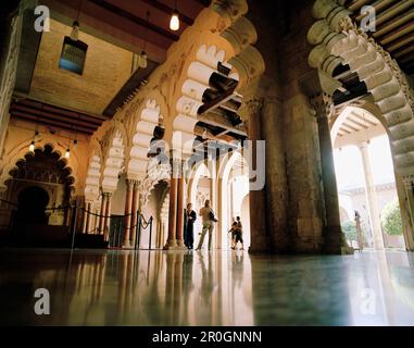 Portici a Palazzo Aljafería, Saragozza, Aragona, Spagna Foto Stock