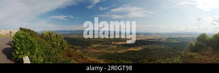 Vista da Santuari de cura, monastero, Puig de Randa, montagna con monasteri , vicino a Llucmayor [-], Maiorca, Isole Baleari [-], Spagna, Europa Foto Stock