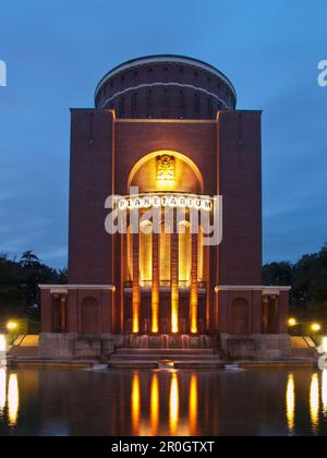 Planetarium Hamburg si trova in un ex water tower, città anseatica di Amburgo, Germania Foto Stock