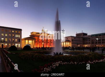 Porta di Brandeburgo, Pariser Platz, Berlin Mitte, Berlino, Germania Foto Stock