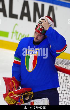 Nottingham, 5 maggio 2023. Justin Fazio gioca in gol per l'Italia contro la Gran Bretagna durante una partita nel Campionato Mondiale di Hockey su ghiaccio IIHF 2023, Divisione i, Gruppo A torneo alla Motorpoint Arena, Nottingham. Credito: Colin Edwards Foto Stock