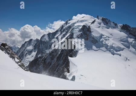 Monte Maudit e Monte Bianco, visto dal Monte Bianco du Tacul, Chamonix-Mont-Blanc, Francia Foto Stock