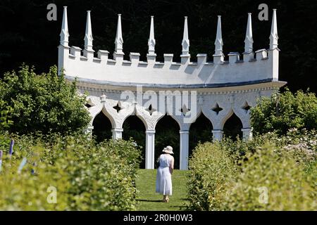 The Exedra at Roccoco Gardens, Painswick, Gloucestershire, Cotswolds, England, Gran Bretagna, Europa Foto Stock