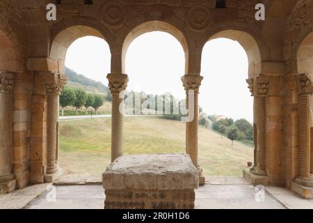 Santa Maria del Naranco, residenza estiva del re Ramiro i, dopo la chiesa, 9th ° secolo, Preromanesque, Patrimonio dell'Umanità dell'UNESCO, Monte Naranco, Foto Stock