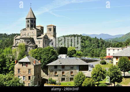 Chiesa romana di St. Nectaire, Vulcano Auvergne, Francia, Europa Foto Stock
