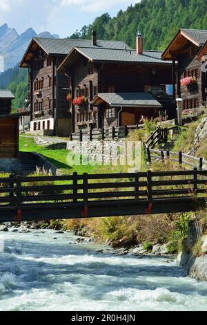 Case tradizionali, Blatten, Valle Loetschental, Alpi Bernesi, Vallese, Patrimonio mondiale dell'UNESCO Alpi svizzere Jungfrau-Aletsch, Svizzera Foto Stock