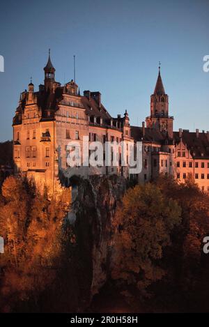 Castello Sigmaringen all'alba, Svevo, Baden-Wuerttemberg, Germania Foto Stock