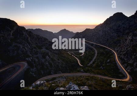 Strada leggendaria il serpente a SA Calobra di notte, ma-2141, montagne Tramuntana, Maiorca, Isole Baleari, Spagna Foto Stock