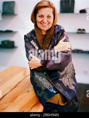 Turchia, Istanbul, ritratto di una felice designer di moda Foto Stock