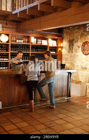 Stati Uniti, California, Sonoma, la sala di degustazione presso il Buena Vista Carneros winery Foto Stock