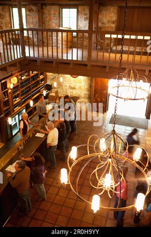 Stati Uniti, California, Sonoma, la sala di degustazione presso il Buena Vista Carneros winery Foto Stock