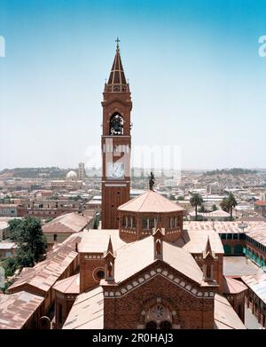 ERITREA, Asmara, la Cattedrale Latina sul Viale della Liberazione Foto Stock