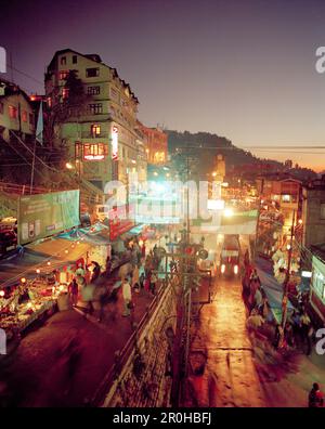 INDIA, Bengala Occidentale, scena di strada e mercato di notte, Darjeeling Foto Stock