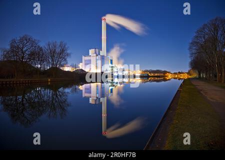 Impianto di scarico di energia GMVA sul canale Reno-Herne di notte, Germania, Renania settentrionale-Vestfalia, zona della Ruhr, Oberhausen Foto Stock