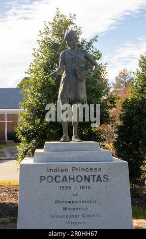 Statua della principessa indiana Pocahontas nella contea di Gloucester, Virginia Foto Stock