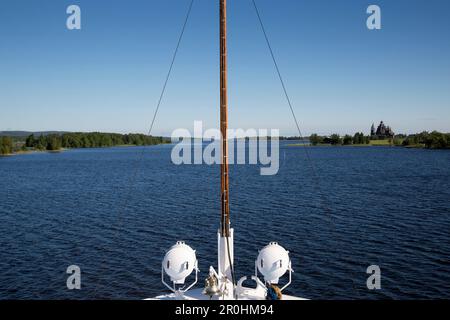 Prua di nave da crociera sul fiume MS General Lavrinenkov (Compagnia Ortodossa di crociera), Isola di Kizhi, Lago Onega, Russia, Europa Foto Stock