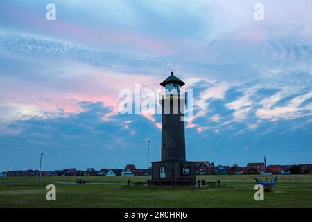 Nuvole colorate sul faro del porto di Juist, Isola di Juist, Nationalpark, Mare del Nord, Isole Frisone Orientali, Frisia orientale, bassa Sassonia, Germania Foto Stock