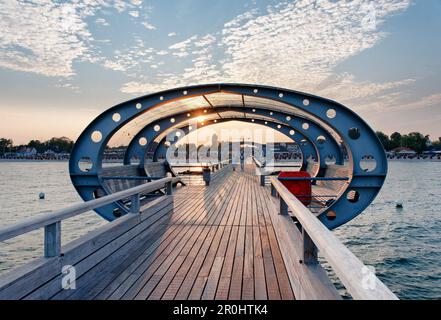 Molo al tramonto, Mar Baltico, Kellenhusen, Schleswig-Holstein, Germania Foto Stock