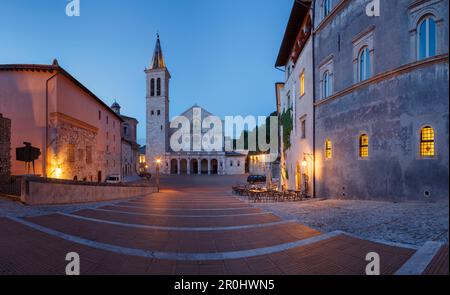 Duomo S. Maria Assunta, Duomo di Spoleto del 12th. Secolo, romanico, San Francesco d'Assisi, Via Francigena di San Francesco, San Francis Way, Foto Stock
