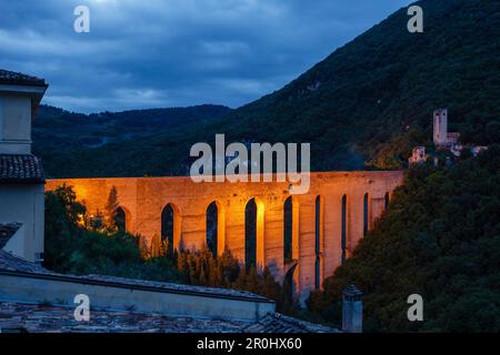 Ponte delle Torri, acquedotto medievale, 13.Jhd., approvvigionamento idrico, Spoleto, Città, St. Francesco d'Assisi, Via Francigena di San Francesco, San Francis Way, p Foto Stock