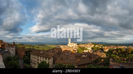 Vista al Convento di San Domenico e San Pietro, monasteri, quartieri meridionali di Perugia, Perugia, capoluogo, Umbria, Italia, Europa Foto Stock