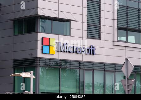 Varsavia, Polonia - 10 settembre 2022: Bellissimo ufficio Microsoft moderno Foto Stock