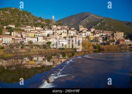 Vista di Roquebrun, Orb, Dept. Hérault, Languedoc-Roussillon, Francia, Europa Foto Stock