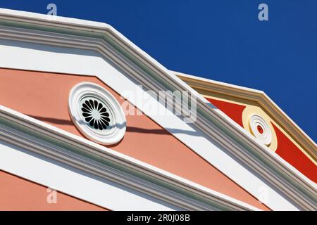 Tipica casa neoclassica a Symi Town, Symi, Dodecanese, Egeo meridionale, Grecia Foto Stock