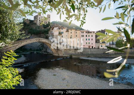 Dolceacqua, Val Nervia, provincia di Imperia Riviera Ligure, Liguria, Italia Foto Stock