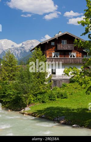 Agriturismo a Ramsau, Hoher Goell, Ramsauer Ache, Berchtesgadener Land, Baviera, Germania Foto Stock