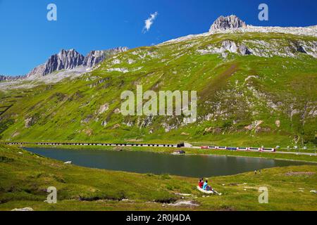 Lago Oberalpsee a Oberalppass, Glacierexpress, Canton Grigioni, Svizzera, Europa Foto Stock