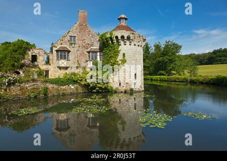 Moated castle, Scotney Castle, Kent, Gran Bretagna Foto Stock