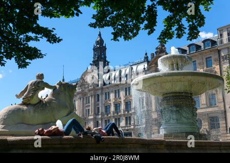 Wittelsbacher Fontana sulla Piazza Lenbach, Monaco di Baviera, Baviera, Baviera, Germania Foto Stock