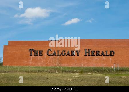 Calgary, Alberta, Canada. 7 maggio 2023. Il cartello Calgary Herald su un edificio. Foto Stock