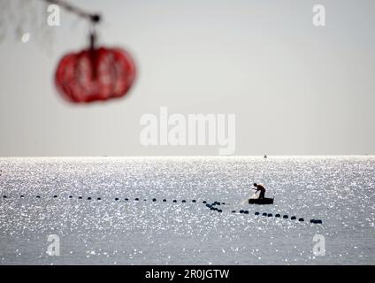 Pescatore a Longbeach sull'isola di Phu Quoc, Vietnam, Asia Foto Stock