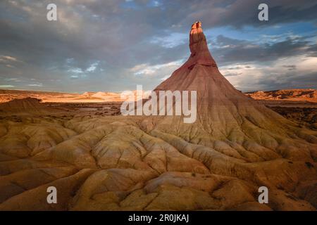 Alba a Castil de Tierra, El Castildetierra, Bardenas Reales, regione naturale semi-desertica (badlands), Riserva della biosfera dell'UNESCO, Bardena Blanca, Whit Foto Stock