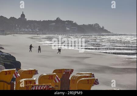 Tempesta lungo la costa del Mar Baltico, Kuehlungsborn, Costa del Mar Baltico, Meclemburgo Pomerania occidentale, Germania Foto Stock