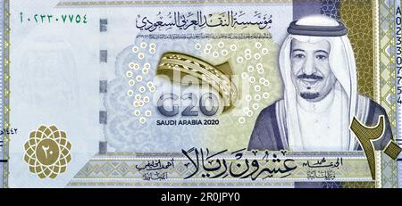 Grande frammento di lato opposto di 20 SAR Twenty Saudi Arabia Riyals banconote moneta conto emissione commemorativa con ritratto di re Salman , 3D Foto Stock