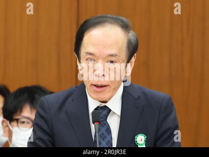 Tokyo, Giappone. 9th maggio, 2023. Il governatore della Banca del Giappone Kazuo Ueda risponde a una domanda alla sessione del comitato finanziario della Camera bassa alla Dieta Nazionale di Tokyo martedì 9 maggio 2023. (Foto di Yoshio Tsunoda/AFLO) Foto Stock