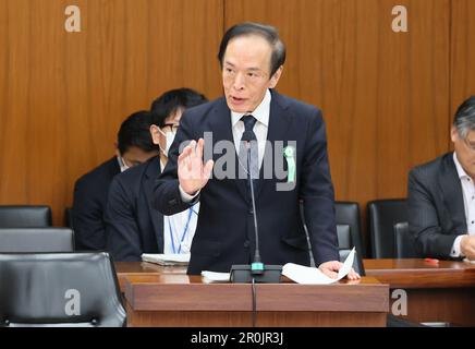 Tokyo, Giappone. 9th maggio, 2023. Il governatore della Banca del Giappone Kazuo Ueda risponde a una domanda alla sessione del comitato finanziario della Camera bassa alla Dieta Nazionale di Tokyo martedì 9 maggio 2023. (Foto di Yoshio Tsunoda/AFLO) Foto Stock