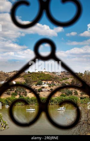 Vista dal castello di tutta Rio Guadiana verso la Spagna, Alcoutim, Algarve, PORTOGALLO Foto Stock