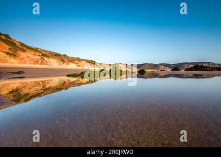 Spiaggia al tramonto, Praia da Amado, Costa Vicentina, Algarve, Portogallo Foto Stock