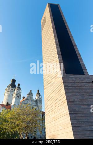 Nuova chiesa cattolica della Propsteigemeinde St. Trinitatis Leipzig, campanile, municipio, nuova architettura moderna, visitatori, Lipsia, Sassonia, Germania Foto Stock