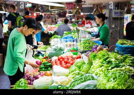 Tianzifang, acquistare verdura, mercato vegetale, mercato fresco, verdi, Vegetariano, Shanghai, Cina, Asia Foto Stock